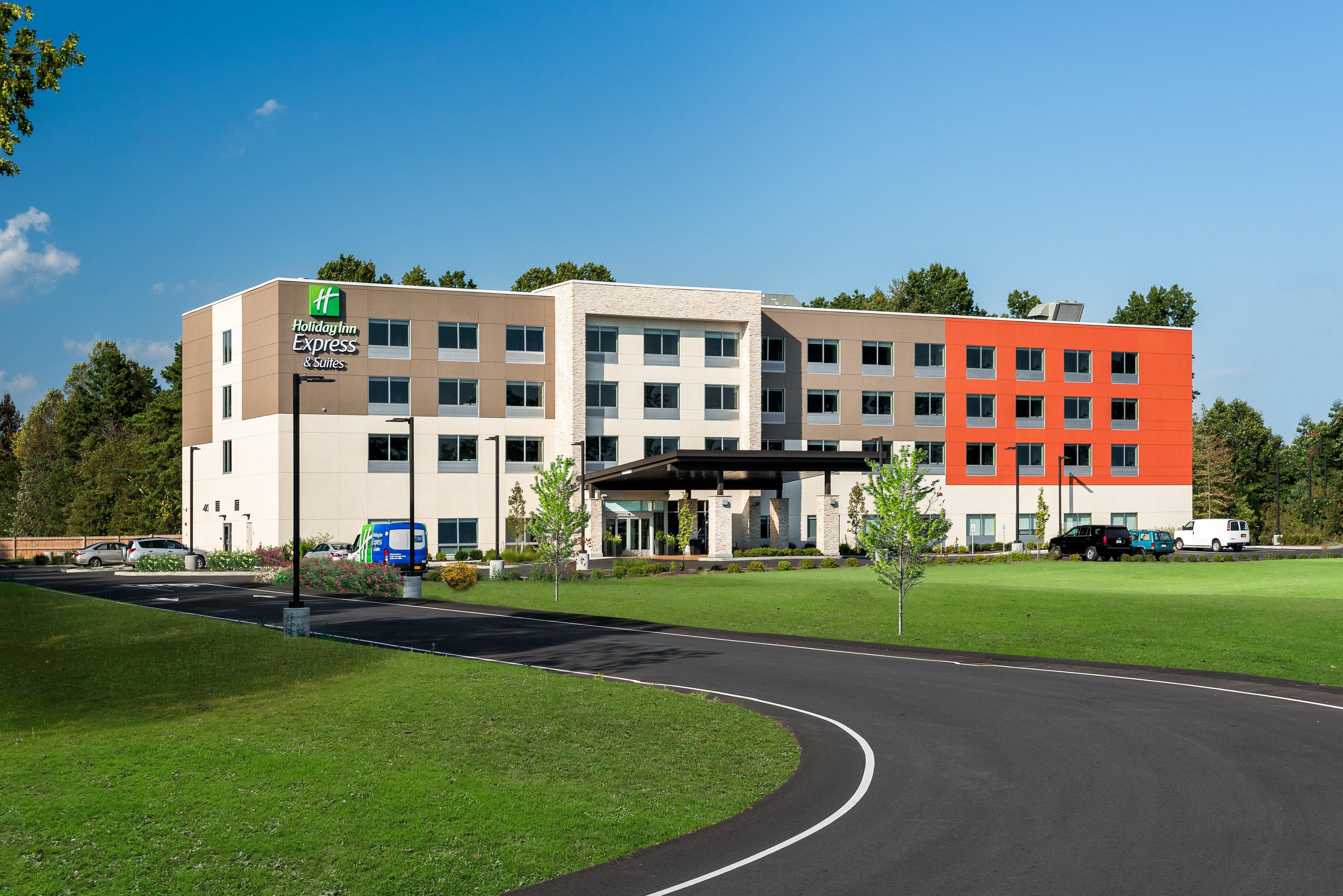 Holiday Inn Express Queensbury-Lake George Area, An Ihg Hotel Exterior foto